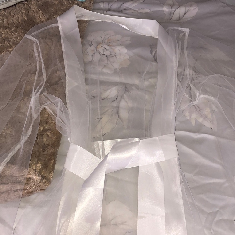 White mesh Robe - Picture 2 of 3